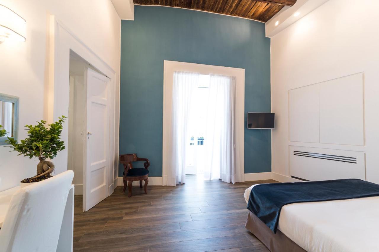 Foro Carolino S&B Bed & Breakfast Napoli Bagian luar foto