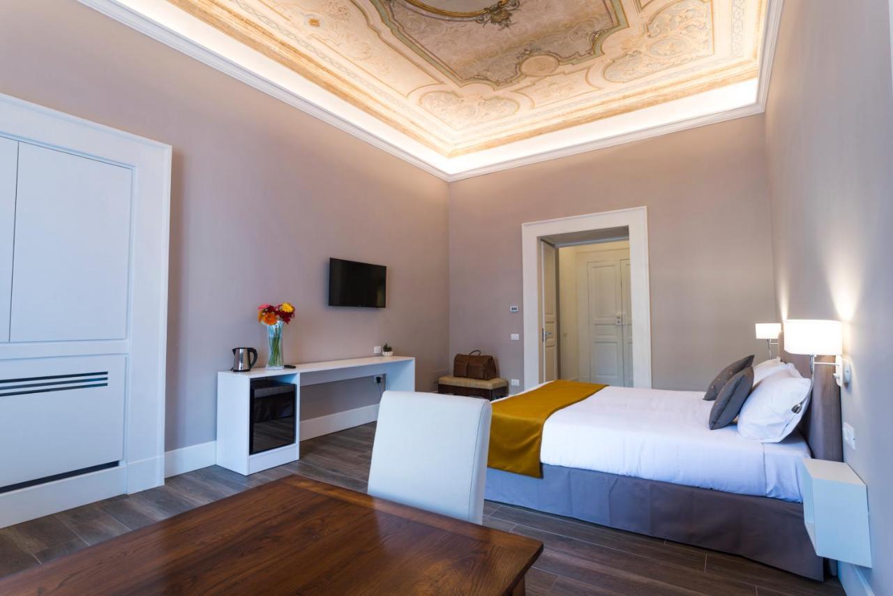 Foro Carolino S&B Bed & Breakfast Napoli Bagian luar foto